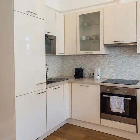 Margaret Bridge 아파트 *