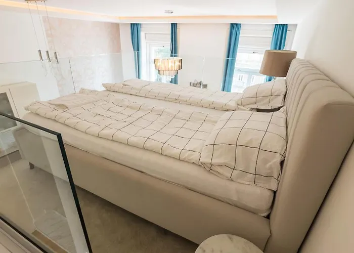 Margaret Bridge Apartment