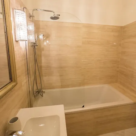Margaret Bridge Apartment *